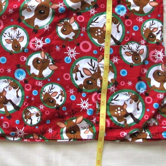 Scrub top winter theme - Picture 6 of 10